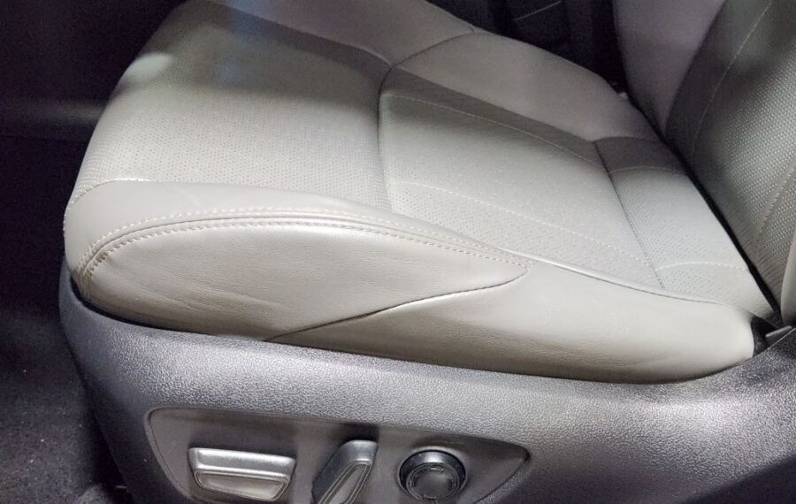 2021 Toyota Venza XLE photo 16