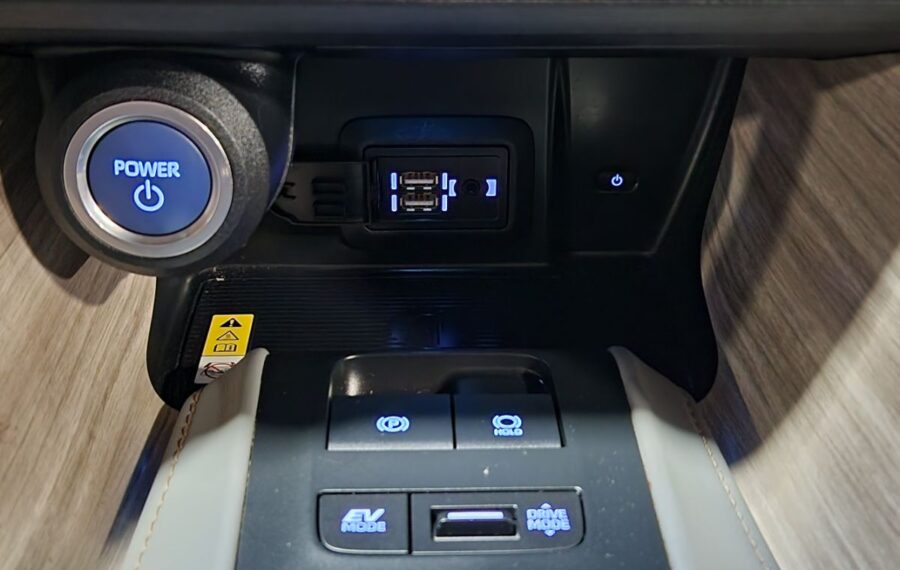 2021 Toyota Venza XLE photo 23