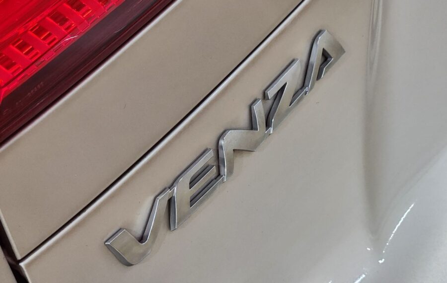 2021 Toyota Venza XLE photo 32