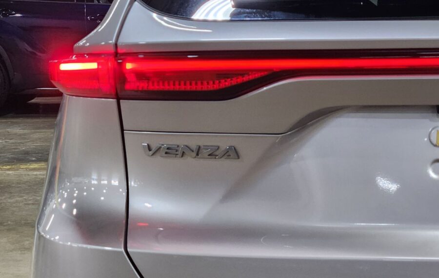 2021 Toyota Venza XLE photo 36