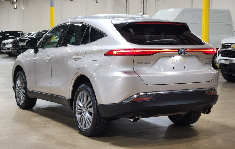 2021 Toyota Venza XLE photo 3