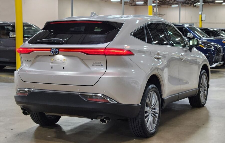 2021 Toyota Venza XLE photo 2