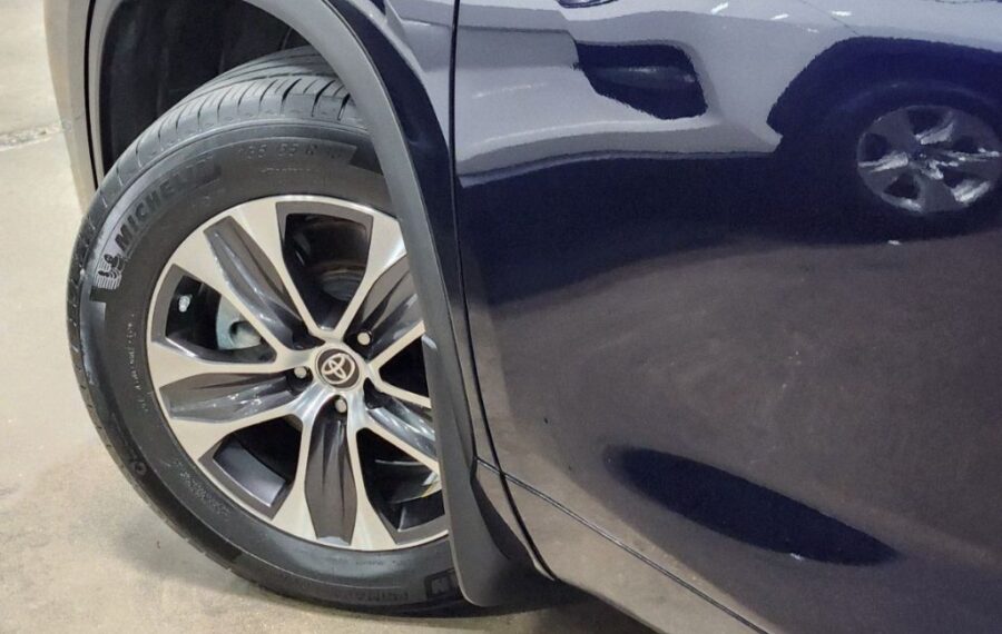 2022 Toyota Highlander XLE photo 16