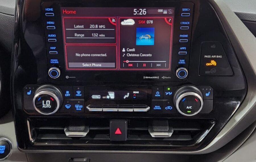 2022 Toyota Highlander XLE photo 25