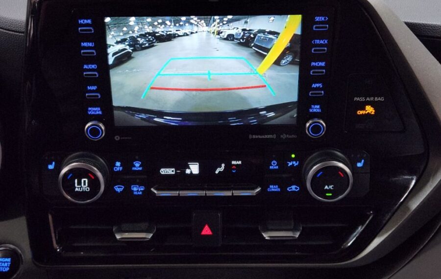 2022 Toyota Highlander XLE photo 26