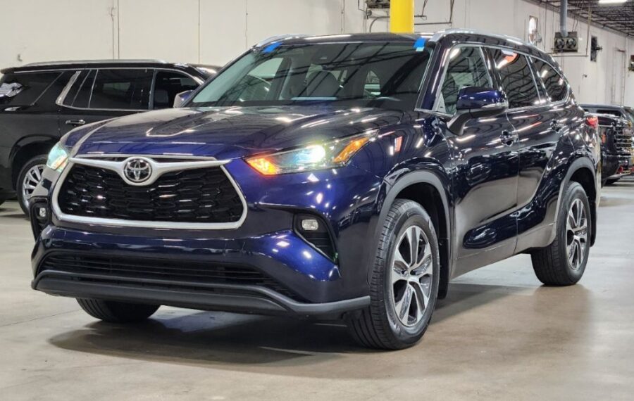 2022 Toyota Highlander XLE photo 1