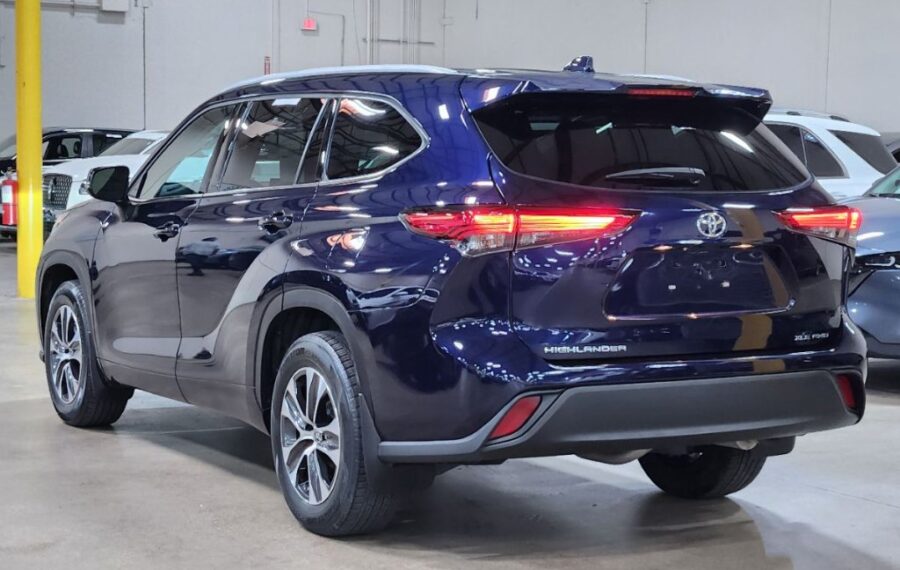 2022 Toyota Highlander XLE photo 5