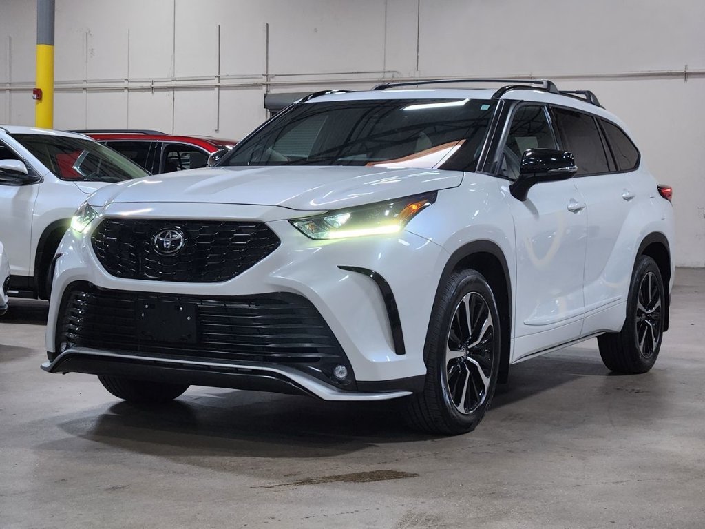 2022 Toyota Highlander XSE main photo