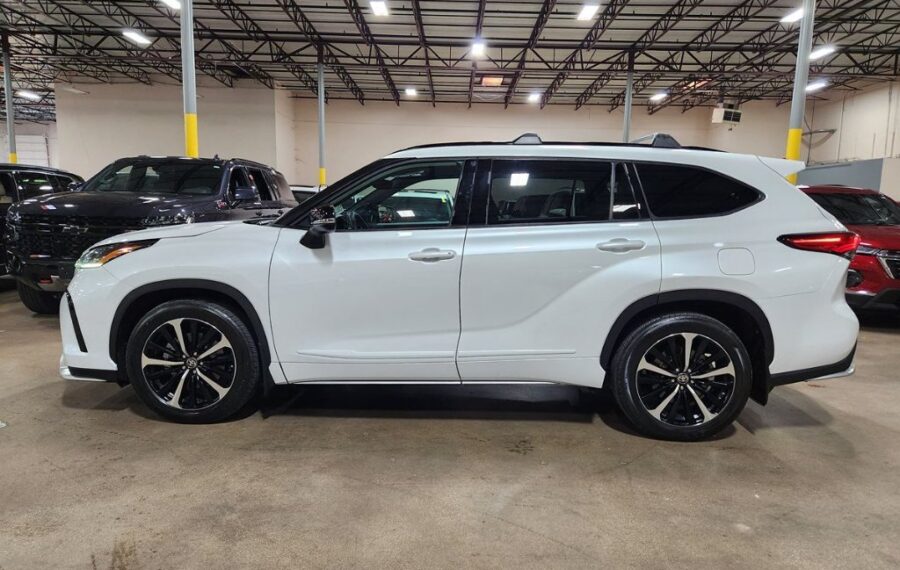 2022 Toyota Highlander XSE photo 2