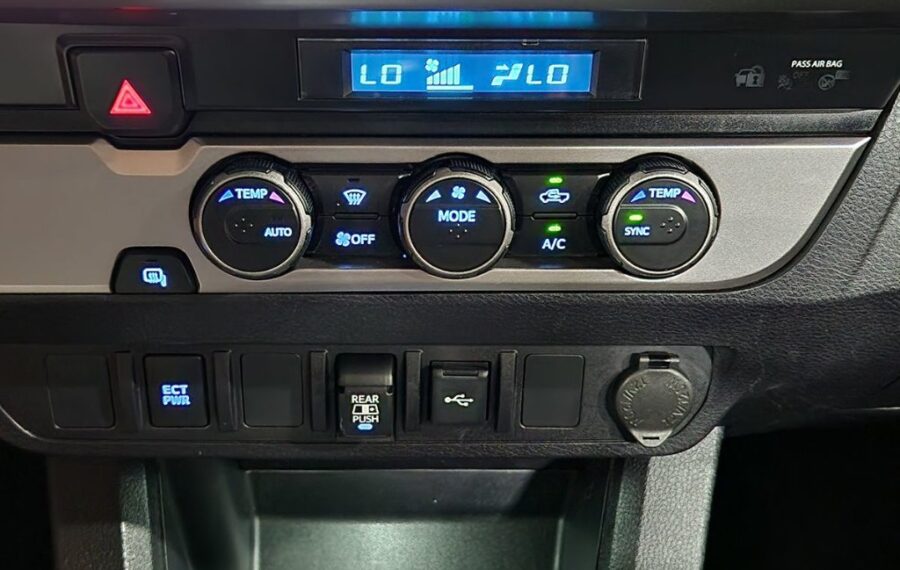 2022 Toyota Tacoma SR5 photo 24