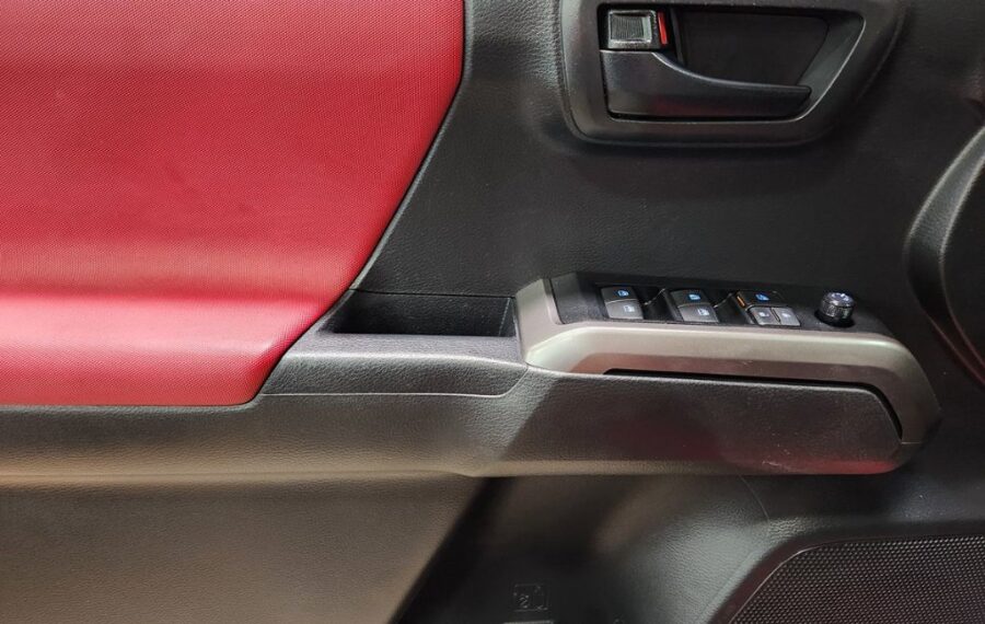 2022 Toyota Tacoma SR5 photo 30