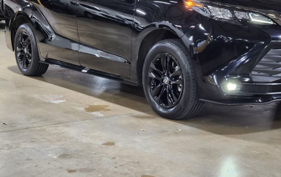 2023 Toyota Sienna XSE / XLE photo 11