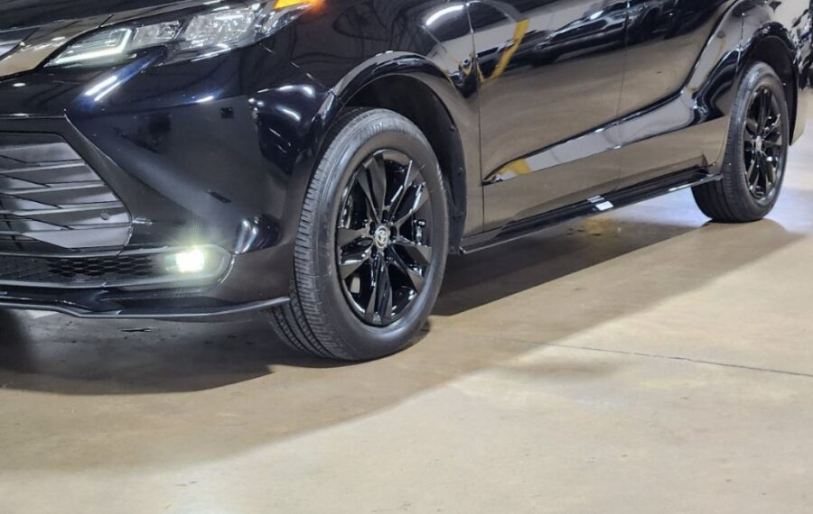 2023 Toyota Sienna XSE / XLE photo 12