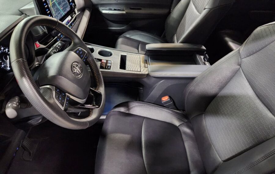 2023 Toyota Sienna XSE / XLE photo 22