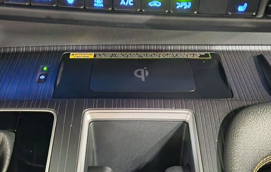 2023 Toyota Sienna XSE / XLE photo 28