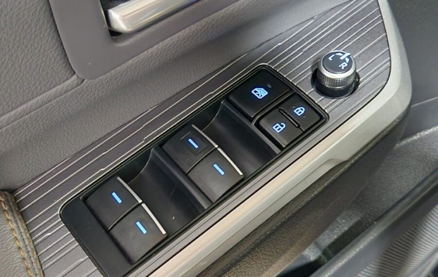 2023 Toyota Sienna XSE / XLE photo 33