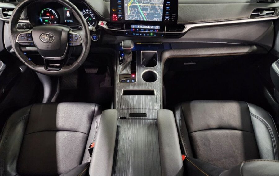 2023 Toyota Sienna XSE / XLE photo 36