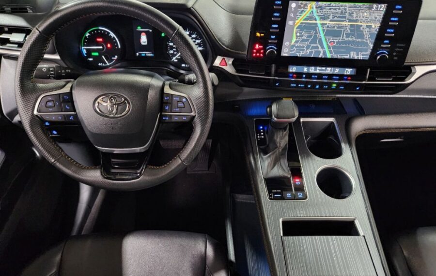2023 Toyota Sienna XSE / XLE photo 37