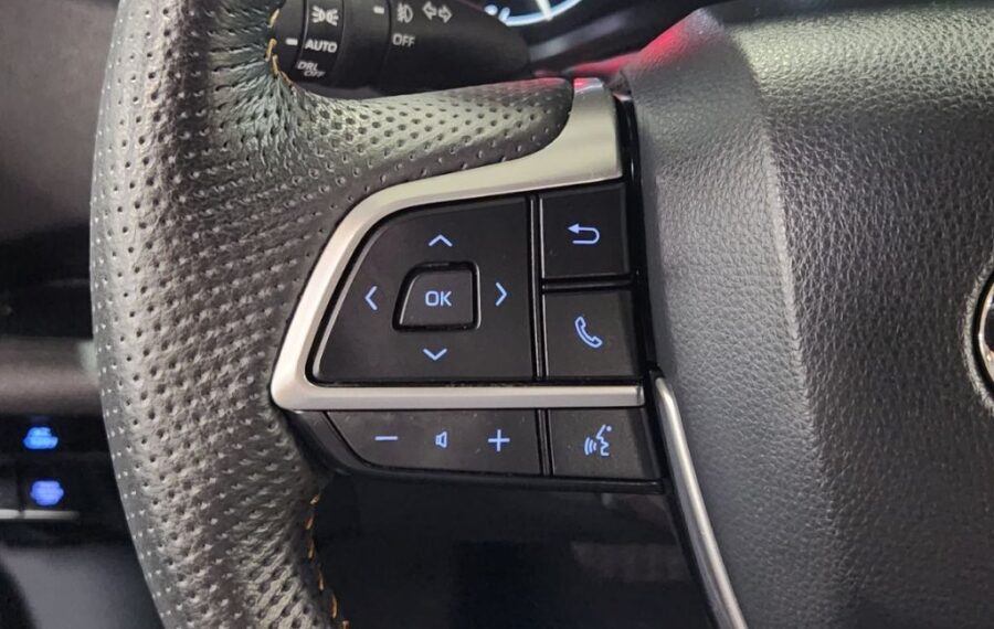 2023 Toyota Sienna XSE / XLE photo 38