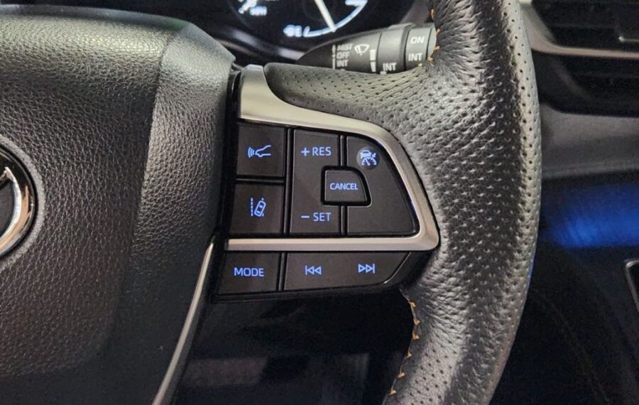 2023 Toyota Sienna XSE / XLE photo 40