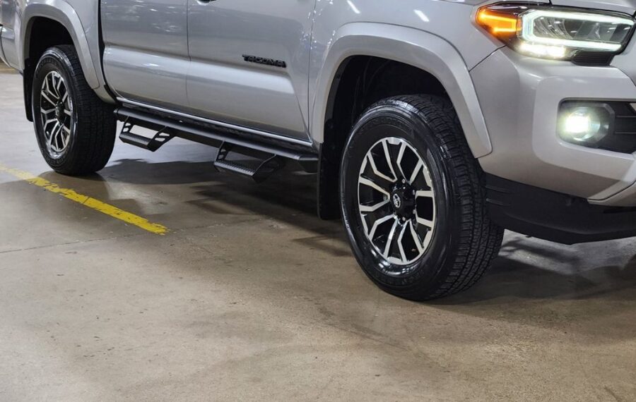 2023 Toyota Tacoma SR5 photo 8