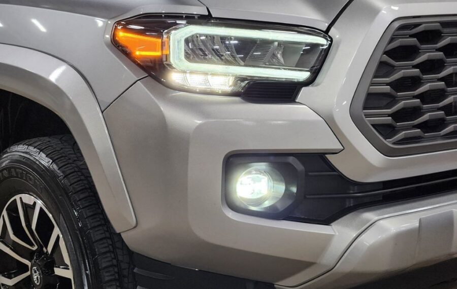 2023 Toyota Tacoma SR5 photo 9
