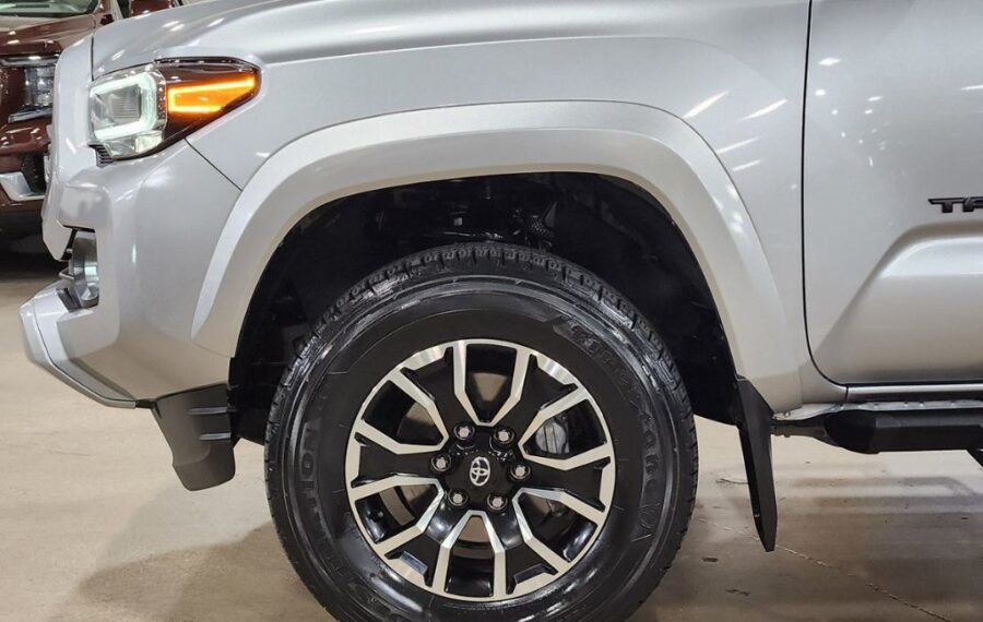 2023 Toyota Tacoma SR5 photo 13