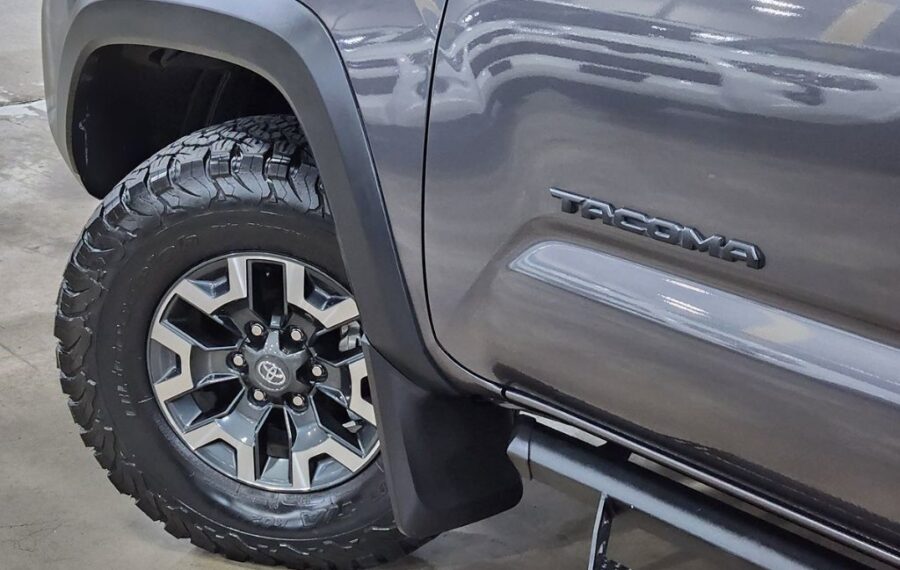 2023 Toyota Tacoma SR5 photo 42