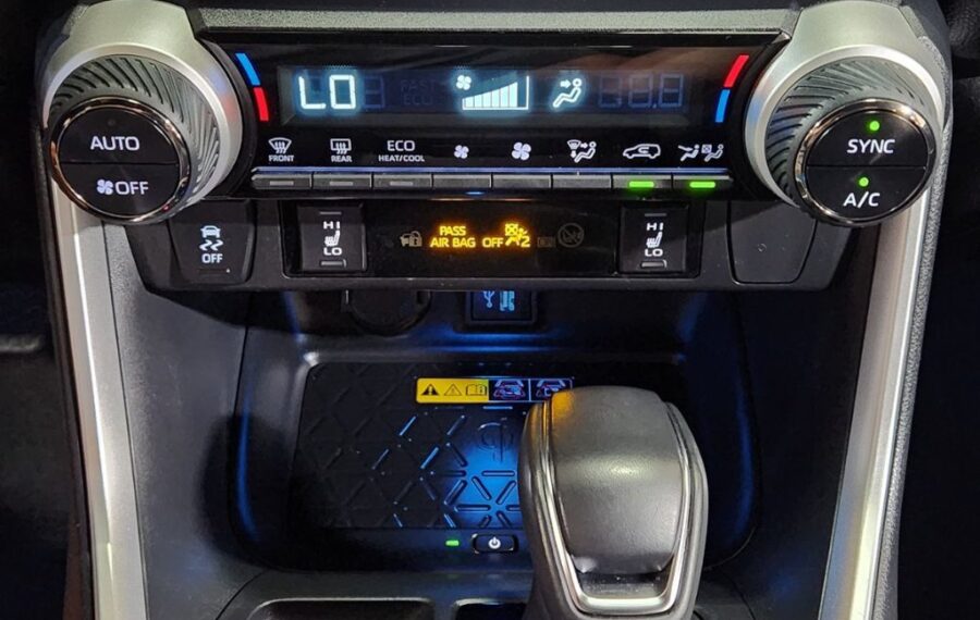 2024 Toyota Rav4 XSE photo 23