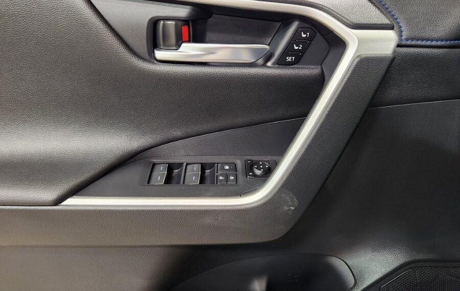 2024 Toyota Rav4 XSE photo 32