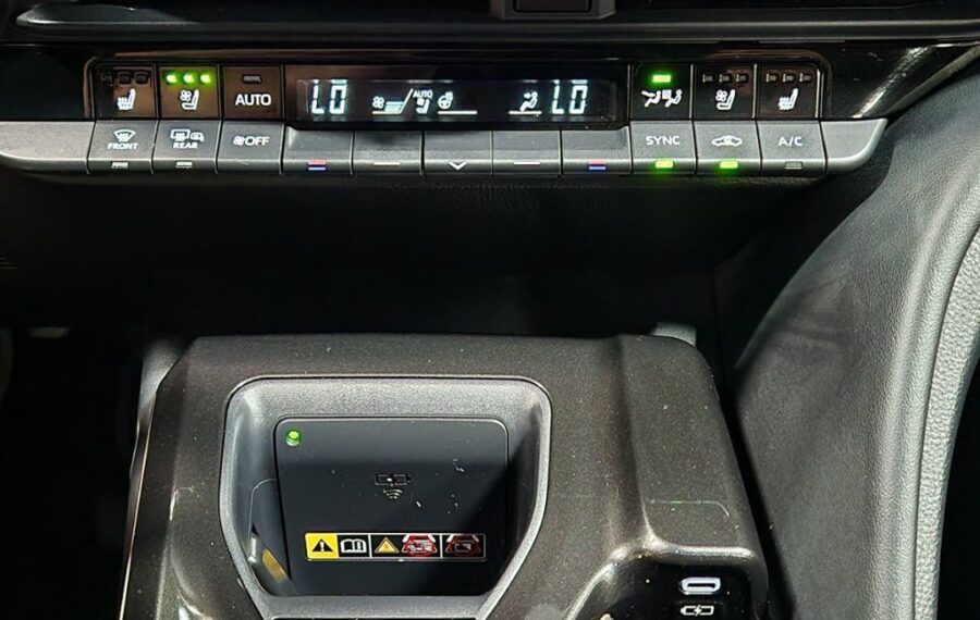 2025 Toyota Crown Signia XLE photo 19