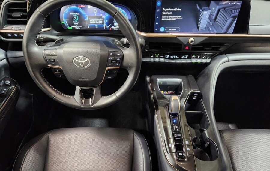 2025 Toyota Crown Signia XLE photo 30