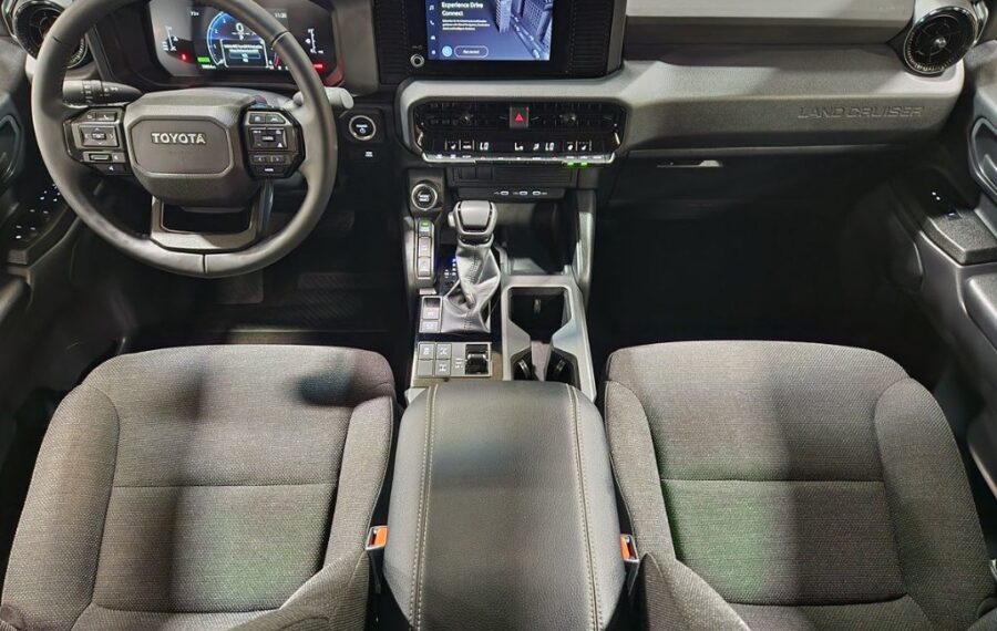 2025 Toyota Land Cruiser 250 Series photo 34
