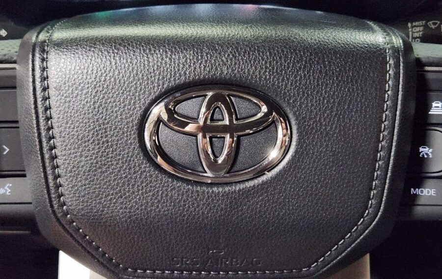 2025 Toyota Tundra Limited photo 32